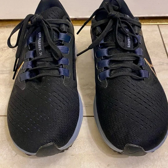 Nike Air Zoom Pegasus 38 'Black Metallic Gold Coin' CW7358-004 Women’s Size 9 - Picture 13 of 16